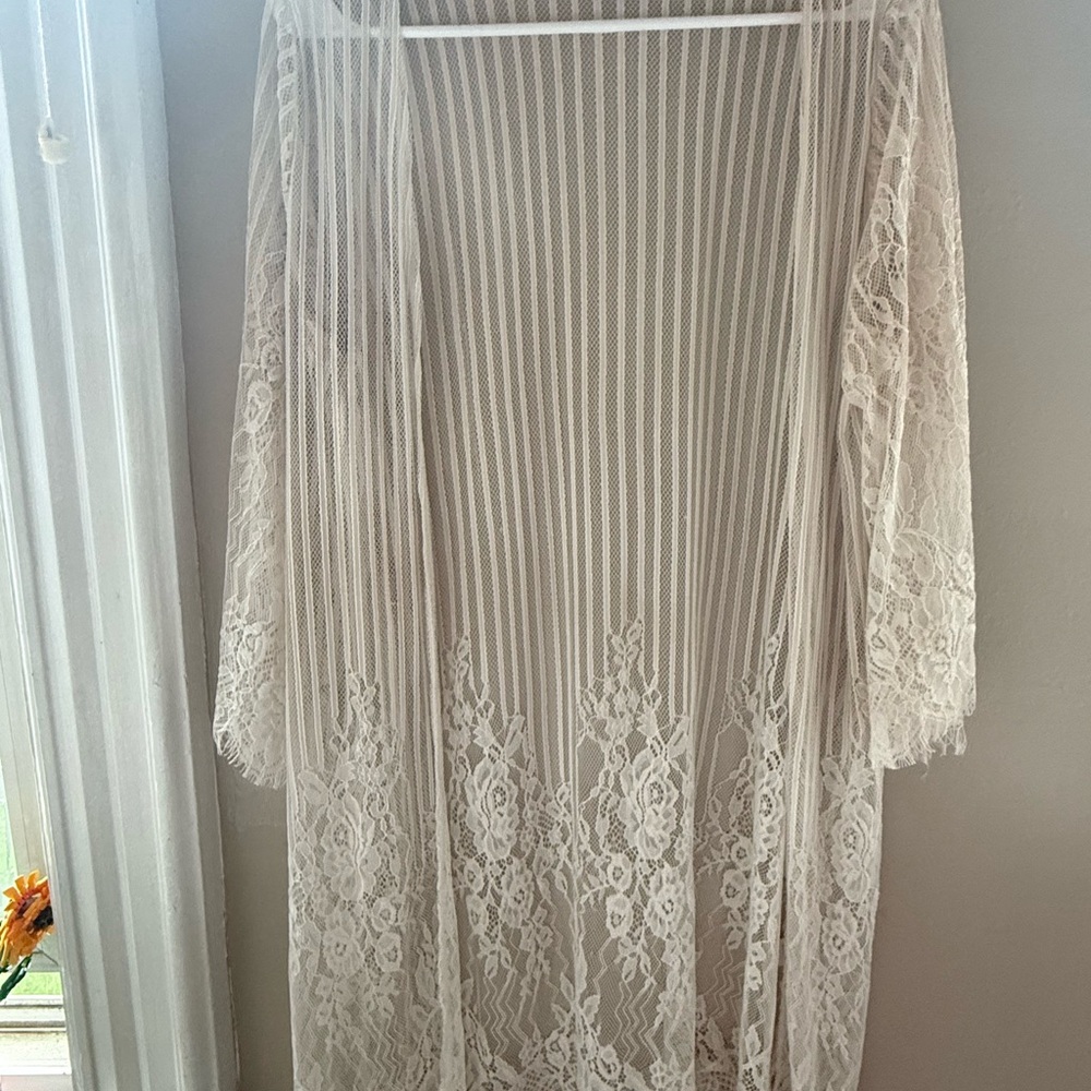 Iris Cream Lace Robe with Floral Embroidery